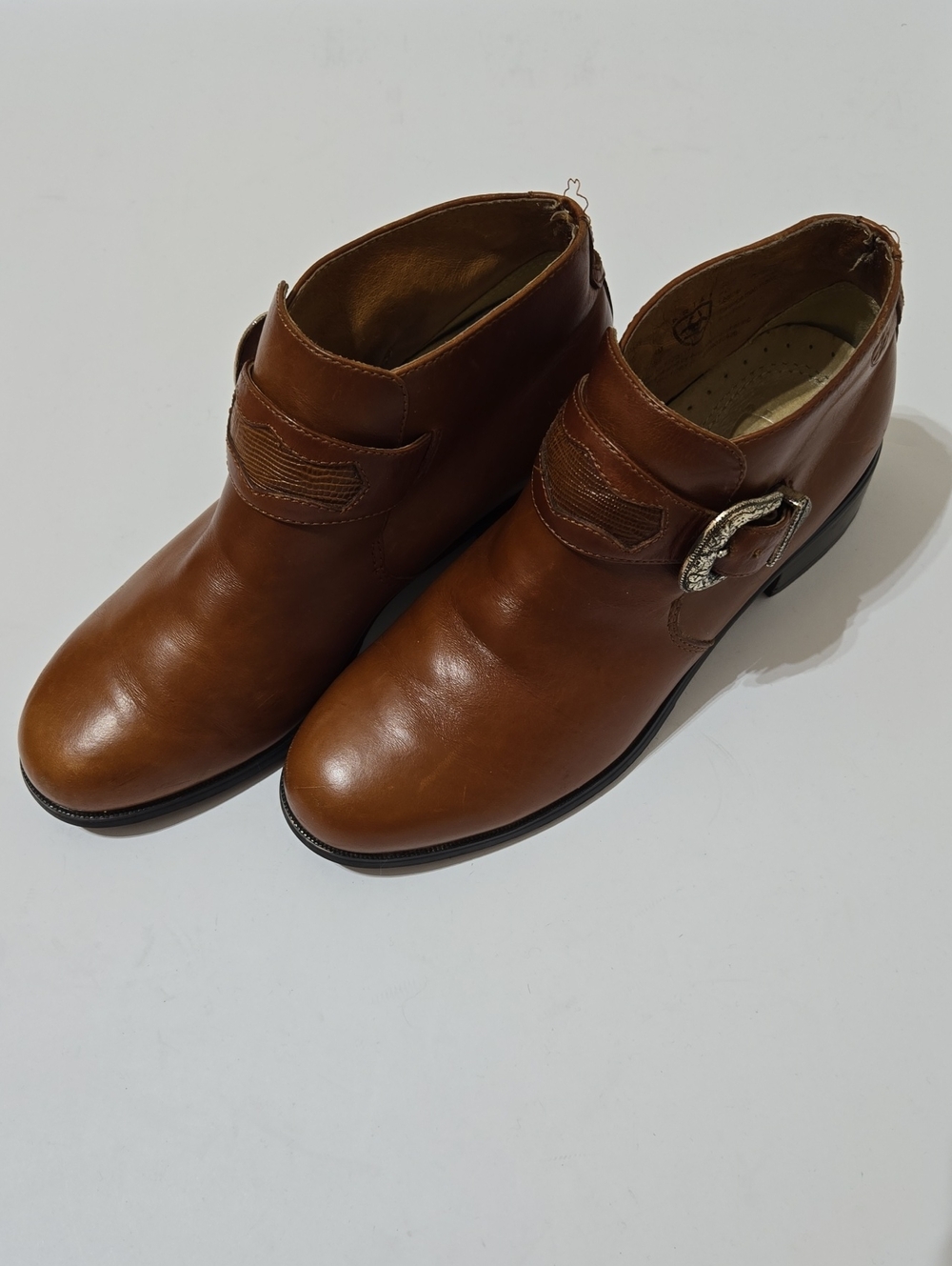 Ariat Women's Leather Ankle Boots With Buckle Strap Closure⁸